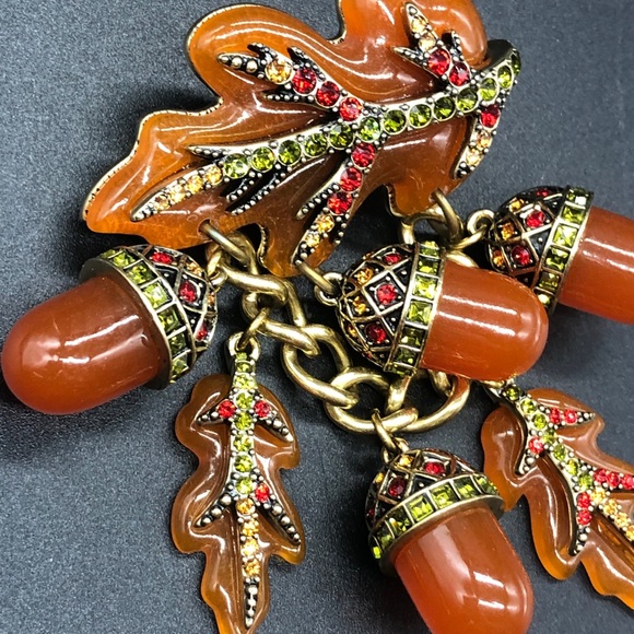 Heidi Daus 🆕 “Fall Festival” pin dangling acorns - Picture 4 of 10
